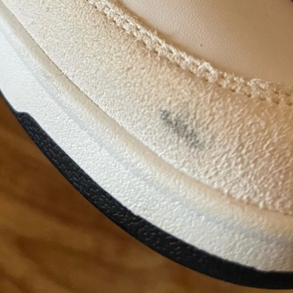 Essentially new Reeboks! - Picture 6 of 6